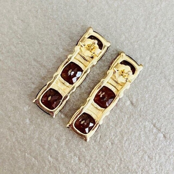 NWOT $399 Cabernet Garnet Stauer Three Stone Cushion Cut Sterling 925 Earrings - Picture 8 of 9